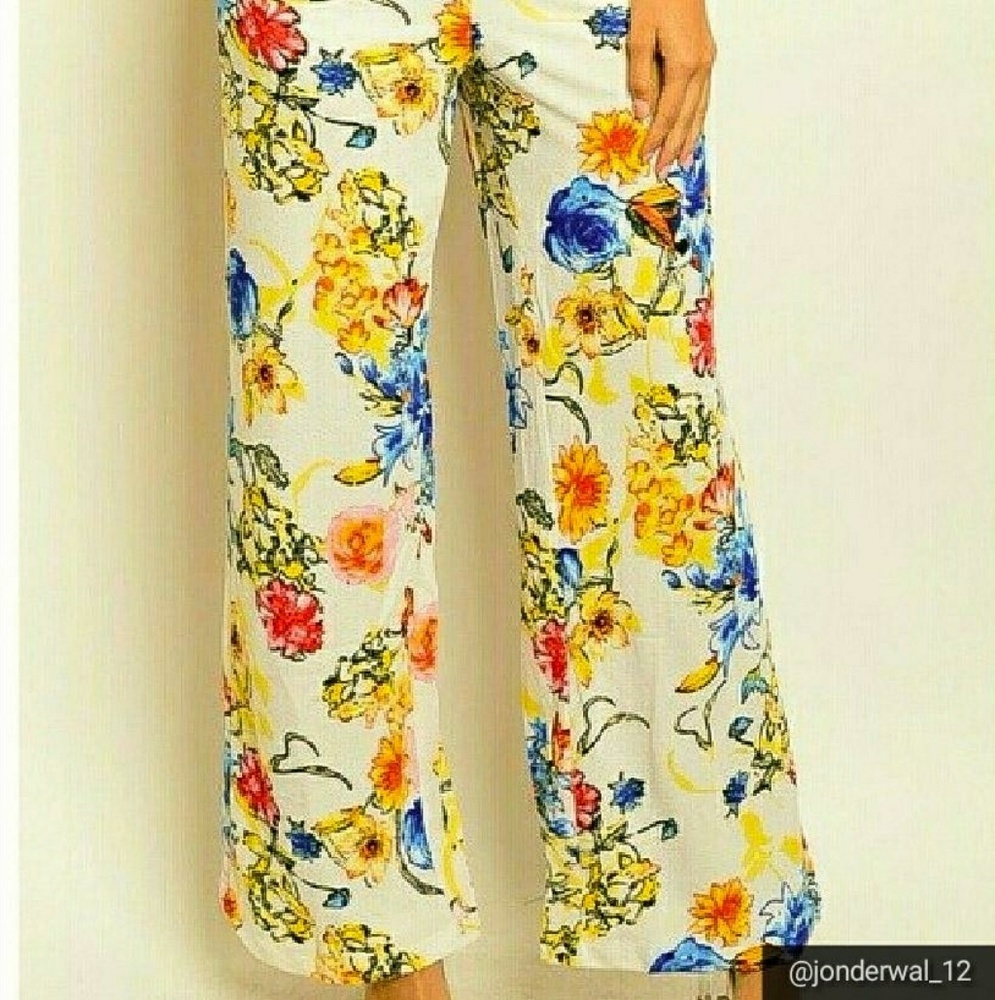 ➡️‼️LAST ONE‼️ ⬅️🆕 Floral Jumpsuit 🆕 - Picture 3 of 6